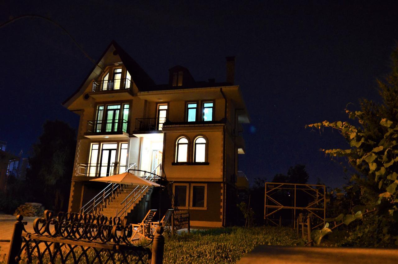 Guest House Amo บาทูมิ ภายนอก รูปภาพ